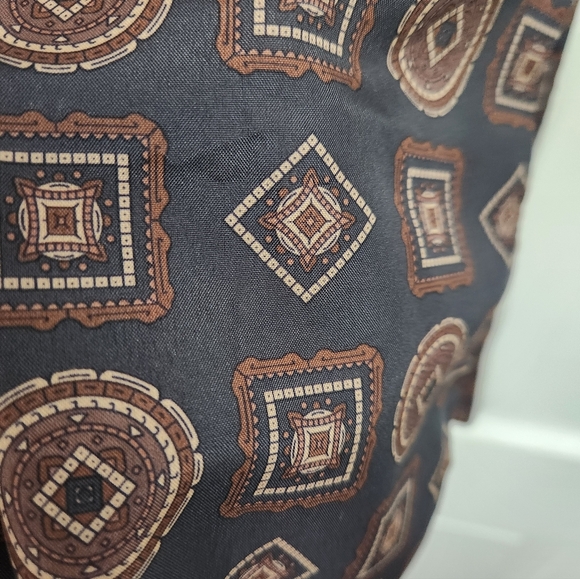 Geometric Patterned Scarf - Picture 4 of 4